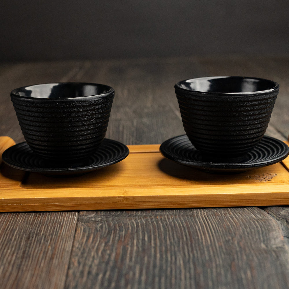 
                  
                    Kurogane Japanisches Tee set - Schwarz - Gusseisen Teekanne / Tassen
                  
                